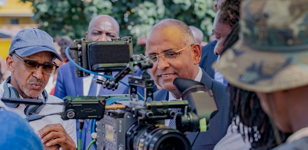 Le Premier ministre Patrick Achi apporte son appui au réalisateur mauritanien, Abderrahmane Sissako