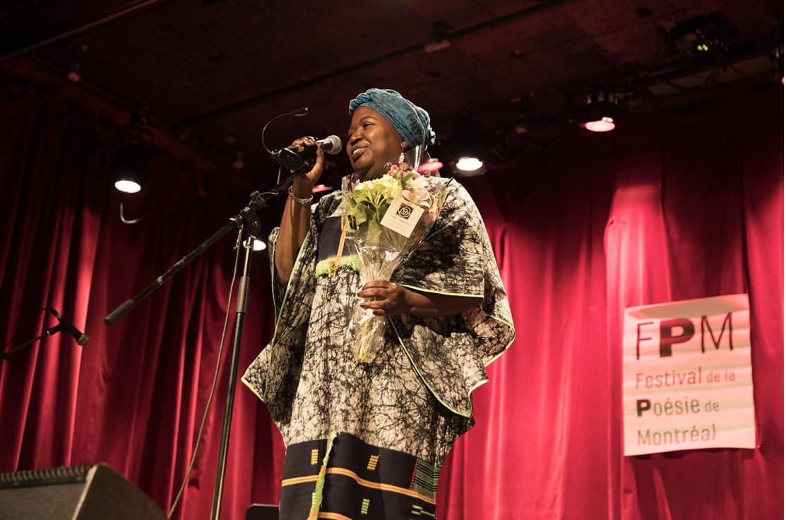 La poète ivoirienne Tanella Boni remporte le grand prix du Festival de la poésie de Montréal